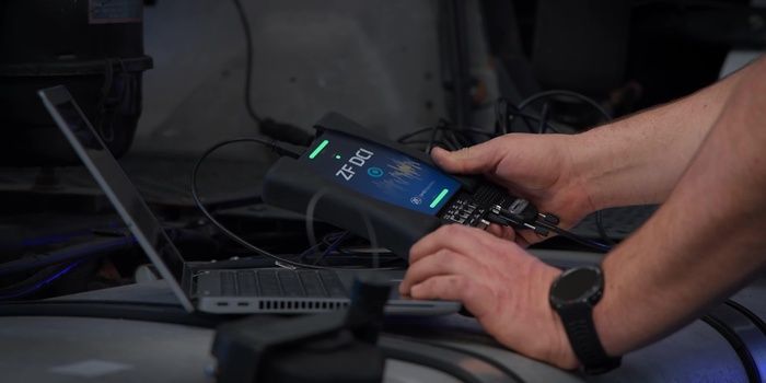 man connects ZF DCI