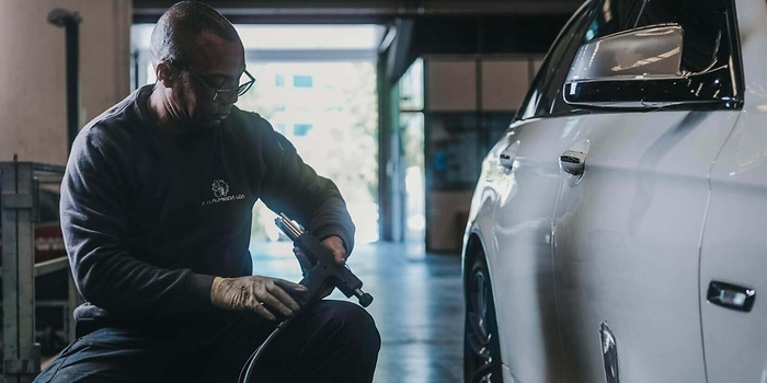 workshop employee working on car