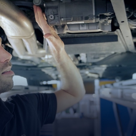Philipp checking rear axle steering