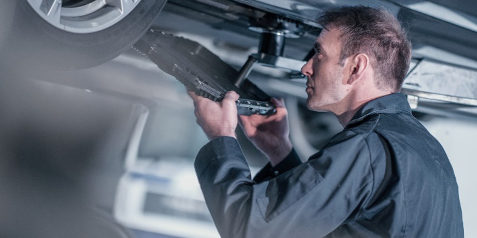 Keyvisual of ZF oil change kits