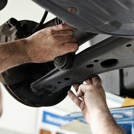 Liting vehicle to see control arm 