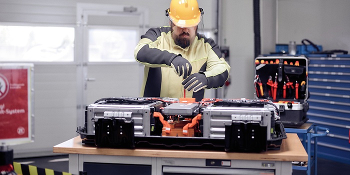 Working with arc protection visor