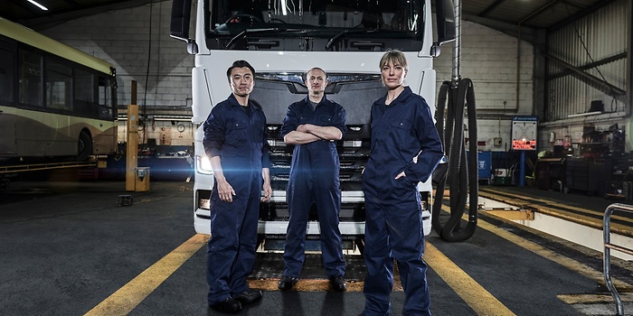 Truck and bus service in a workshop